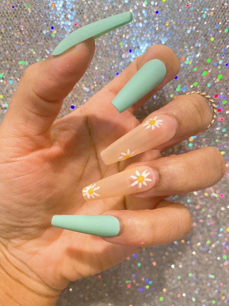 Pastel coffin nails with daisy accents, spring nail trends, floral nail art