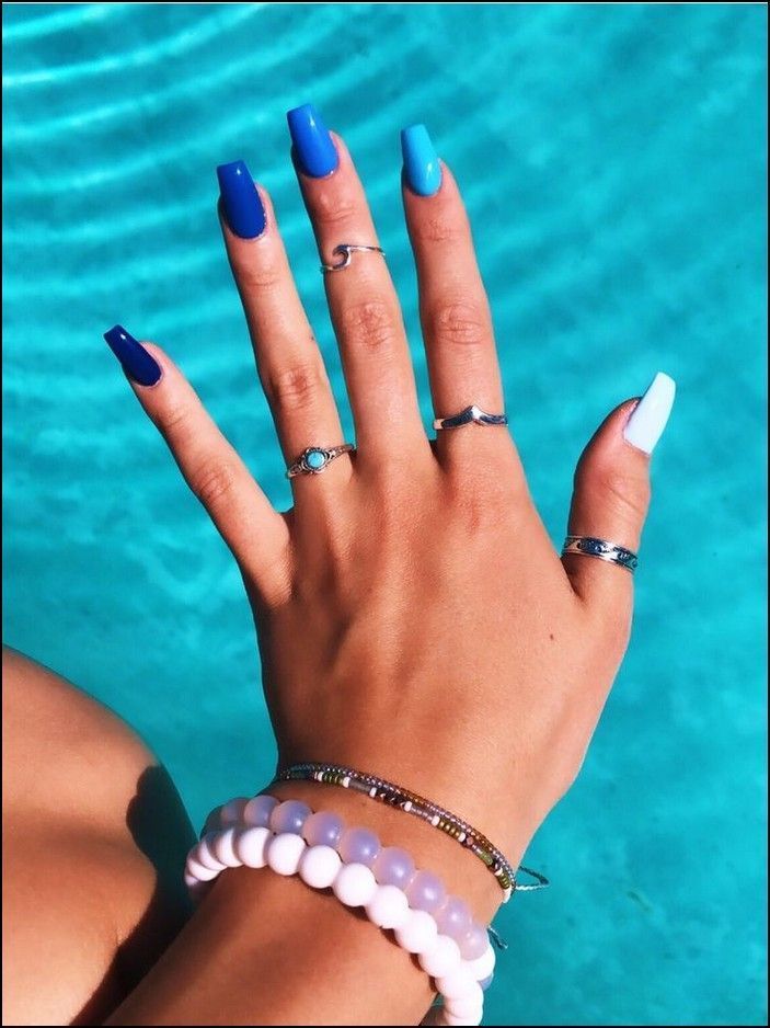 Gradient blue nails, perfect for cool vacation styles