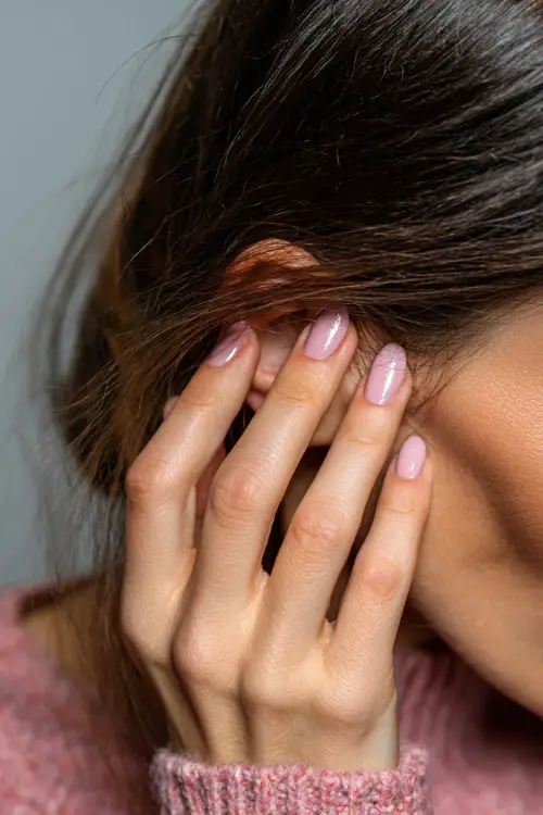 Minimalist nude nails, simple and chic bridal look